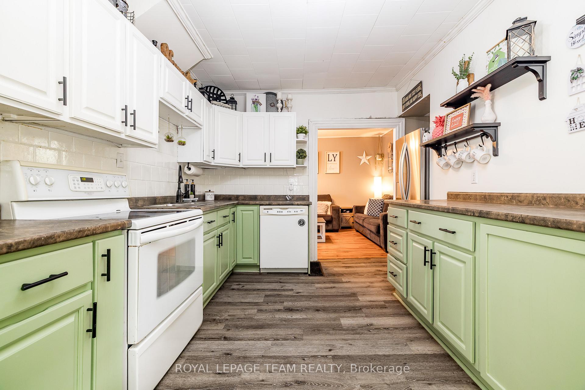 Photo 11 of 14 River Street, Smiths Falls — HOMEH