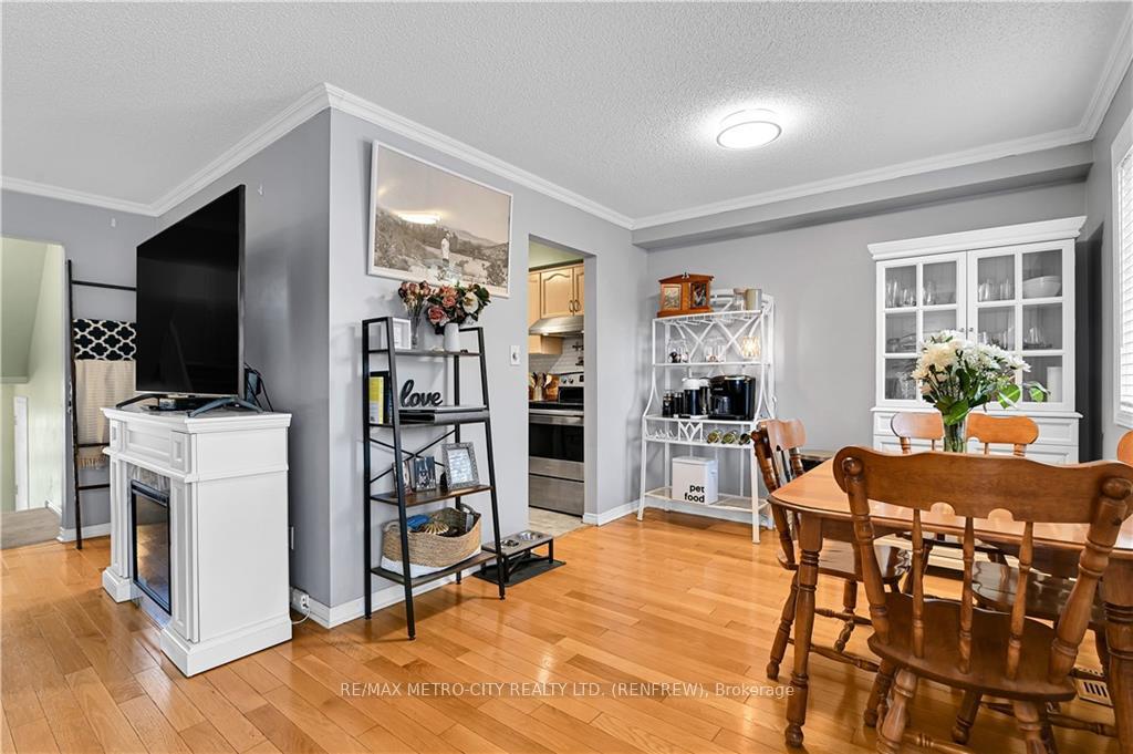 Photo 8 of 327 Airth Boulevard, Renfrew — HOMEH
