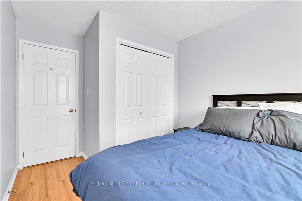 Photo 19 of 327 Airth Boulevard, Renfrew — HOMEH