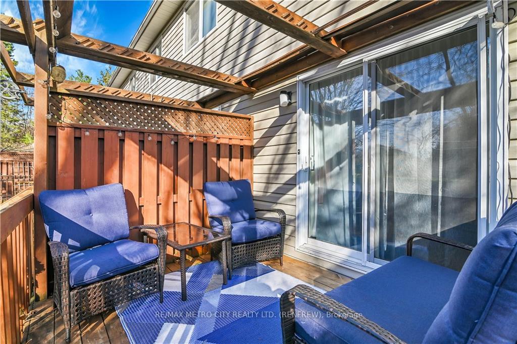 Photo 27 of 327 Airth Boulevard, Renfrew — HOMEH