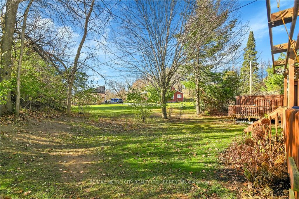 Photo 30 of 327 Airth Boulevard, Renfrew — HOMEH