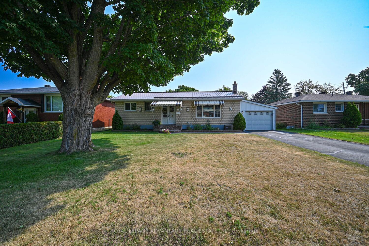 Photo 2 of 245 Allan Street, Smiths Falls — HOMEH