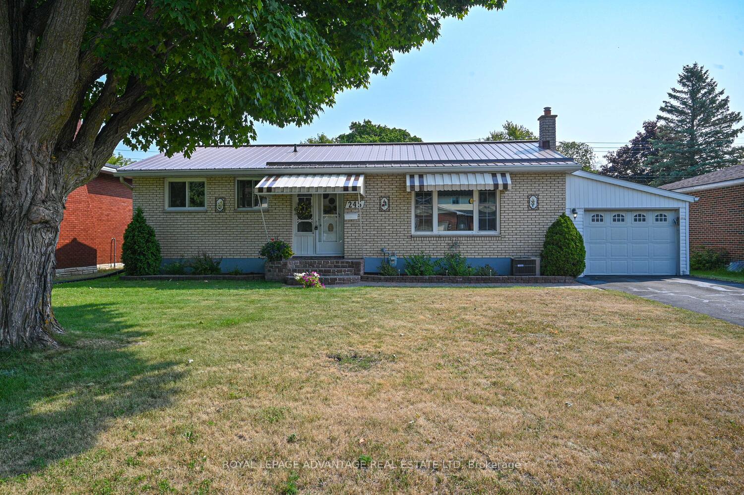 Photo 3 of 245 Allan Street, Smiths Falls — HOMEH