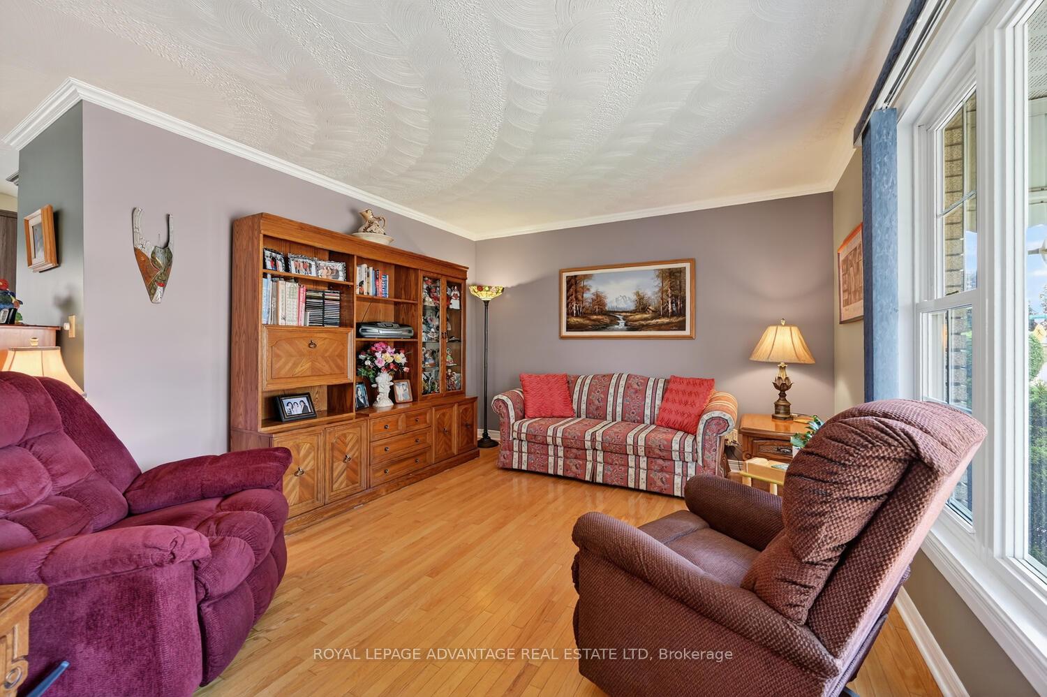 Photo 9 of 245 Allan Street, Smiths Falls — HOMEH