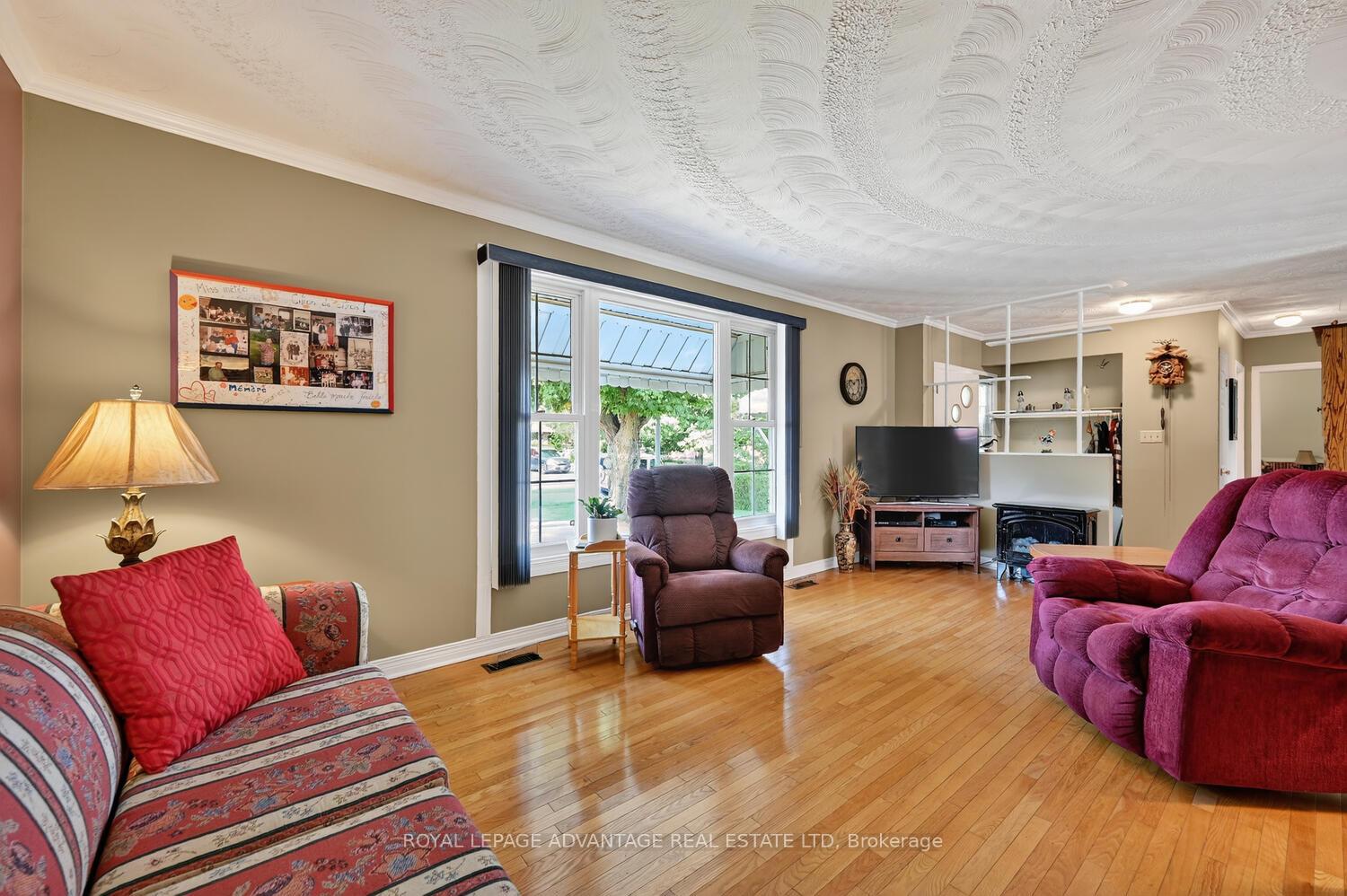 Photo 10 of 245 Allan Street, Smiths Falls — HOMEH