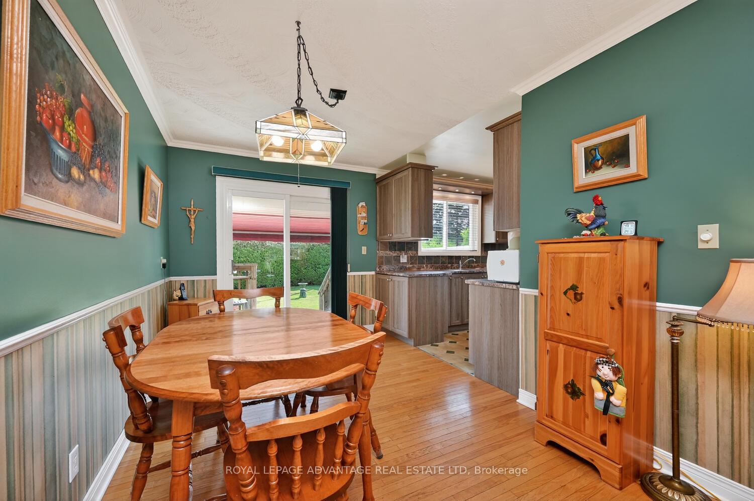 Photo 11 of 245 Allan Street, Smiths Falls — HOMEH