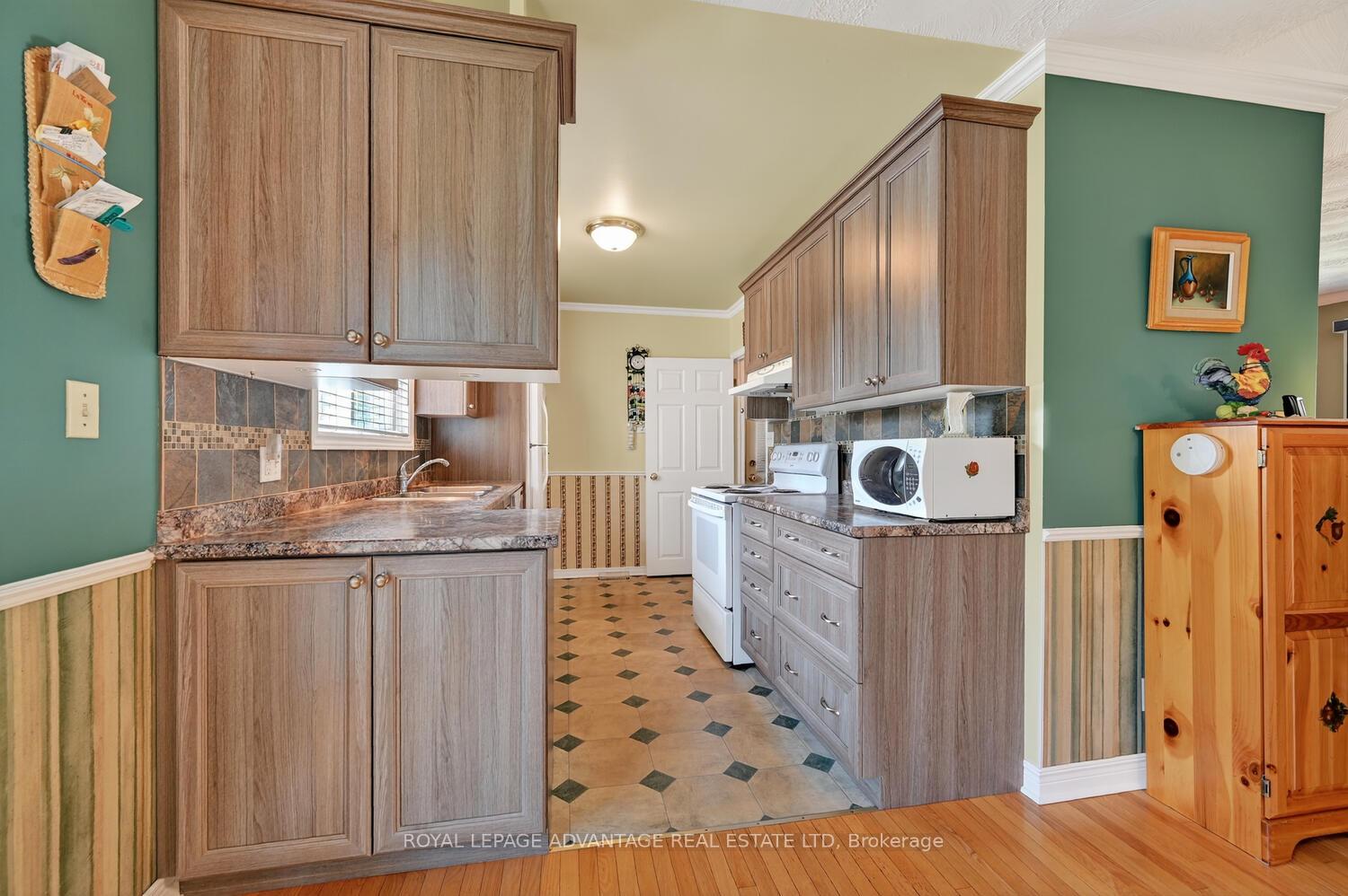 Photo 15 of 245 Allan Street, Smiths Falls — HOMEH