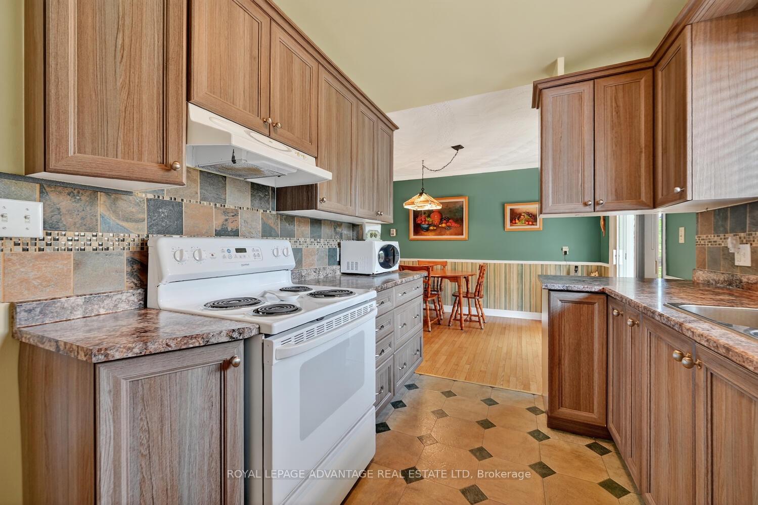 Photo 21 of 245 Allan Street, Smiths Falls — HOMEH