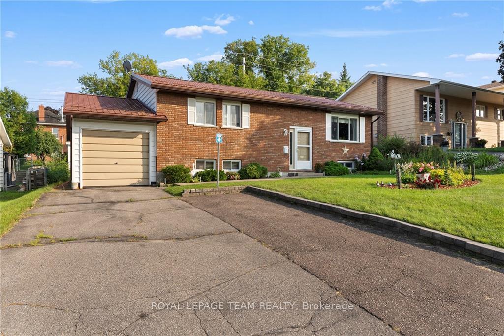 Photo 1 of 99 Ivy Avenue, Renfrew — HOMEH