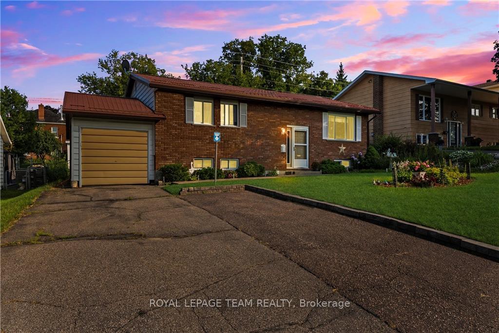 Photo 3 of 99 Ivy Avenue, Renfrew — HOMEH