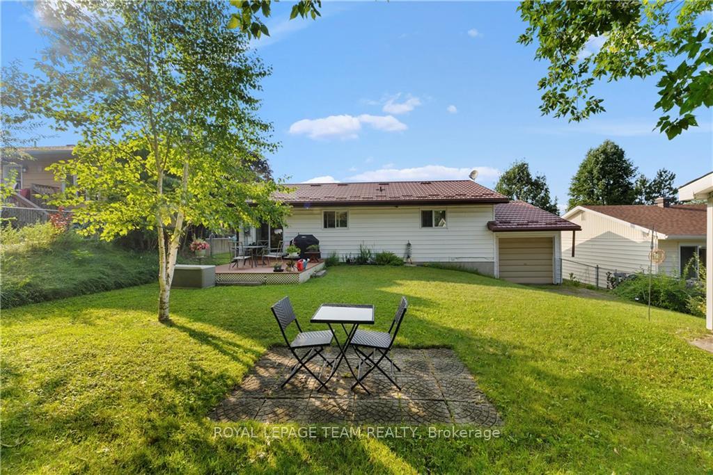 Photo 10 of 99 Ivy Avenue, Renfrew — HOMEH