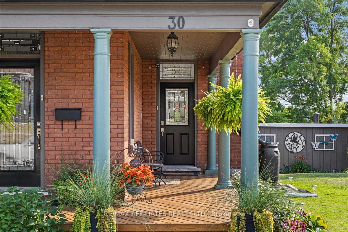 Photo 2 of 30 Queen Street, Smiths Falls — HOMEH