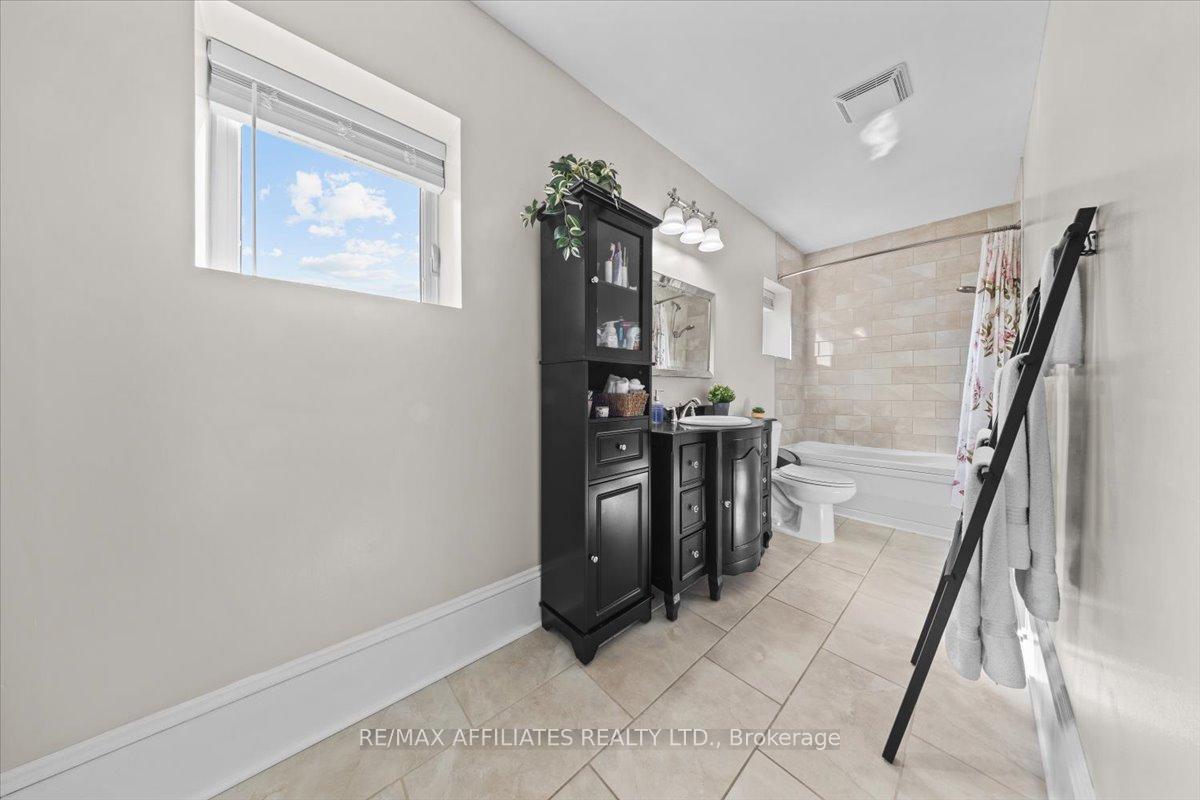 Photo 20 of 30 Queen Street, Smiths Falls — HOMEH