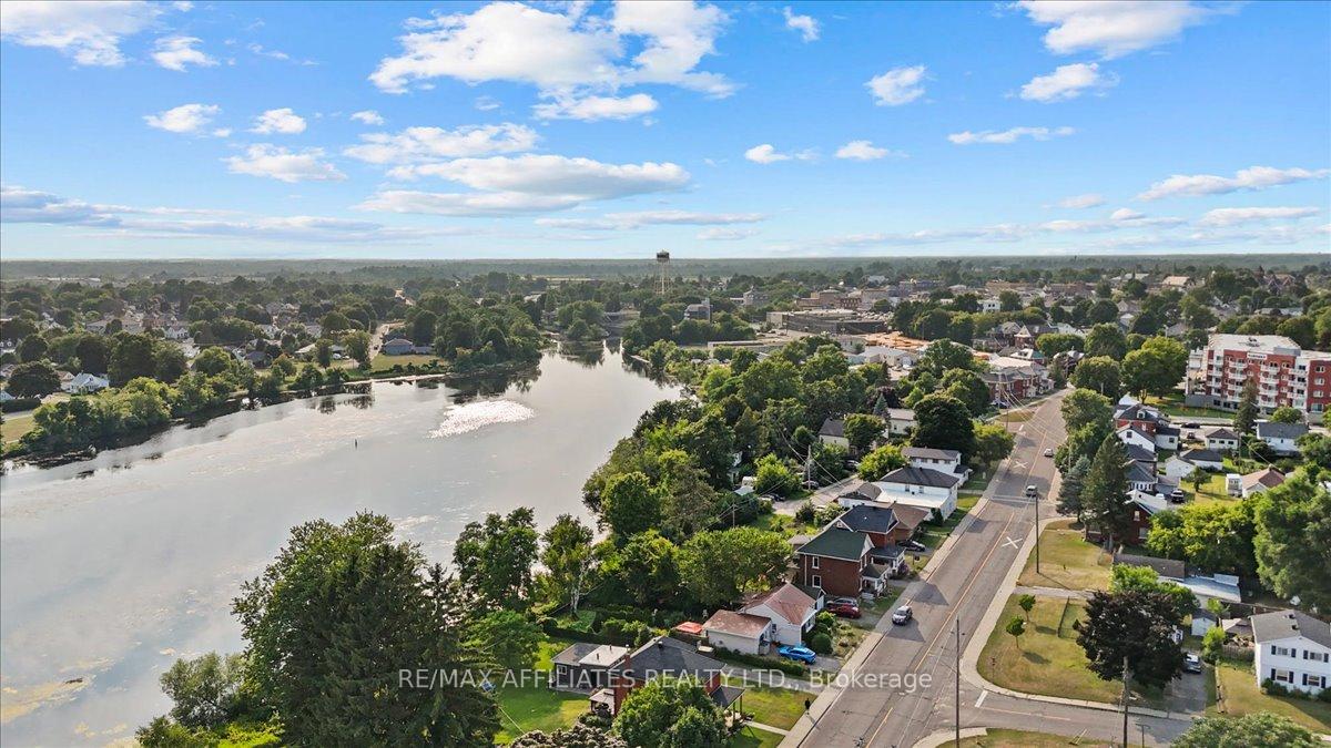 Photo 32 of 30 Queen Street, Smiths Falls — HOMEH