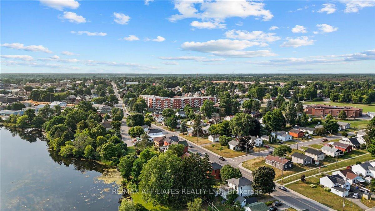 Photo 33 of 30 Queen Street, Smiths Falls — HOMEH