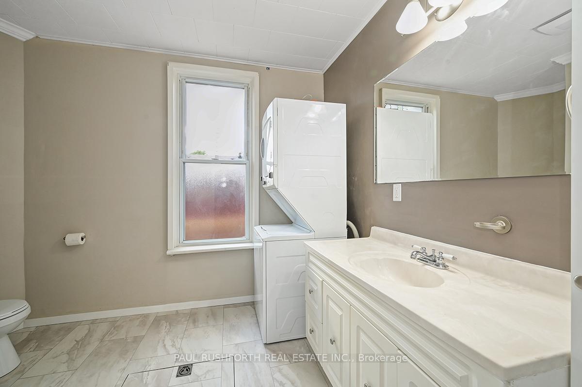 Photo 11 of 1 Winnifred Street S, Smiths Falls — HOMEH