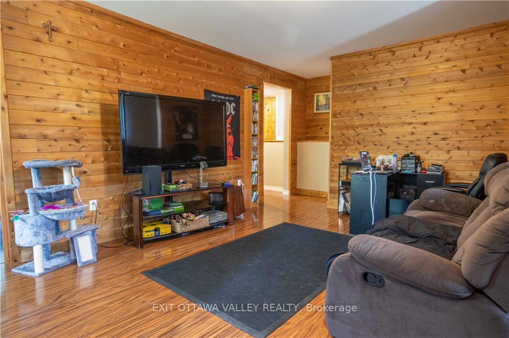 Photo 10 of 25805 Highway 60, South Algonquin — HOMEH