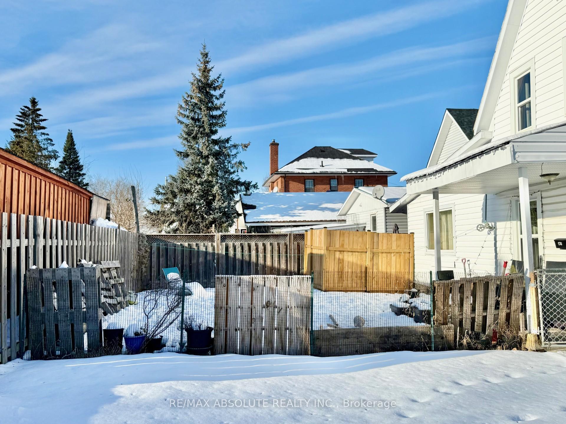 Photo 3 of 174 Queen Street S, Renfrew — HOMEH