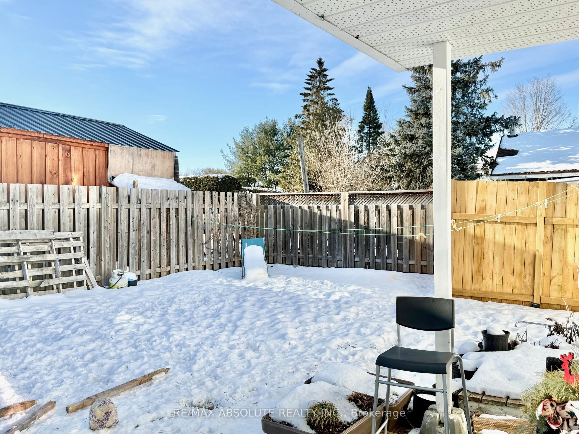 Photo 4 of 174 Queen Street S, Renfrew — HOMEH