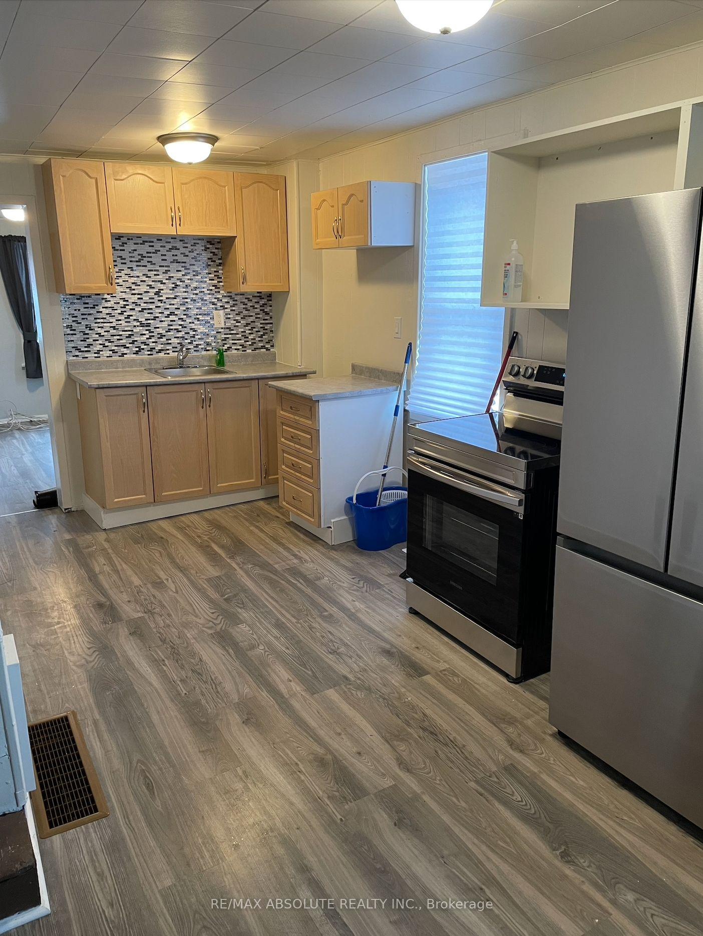 Photo 8 of 174 Queen Street S, Renfrew — HOMEH