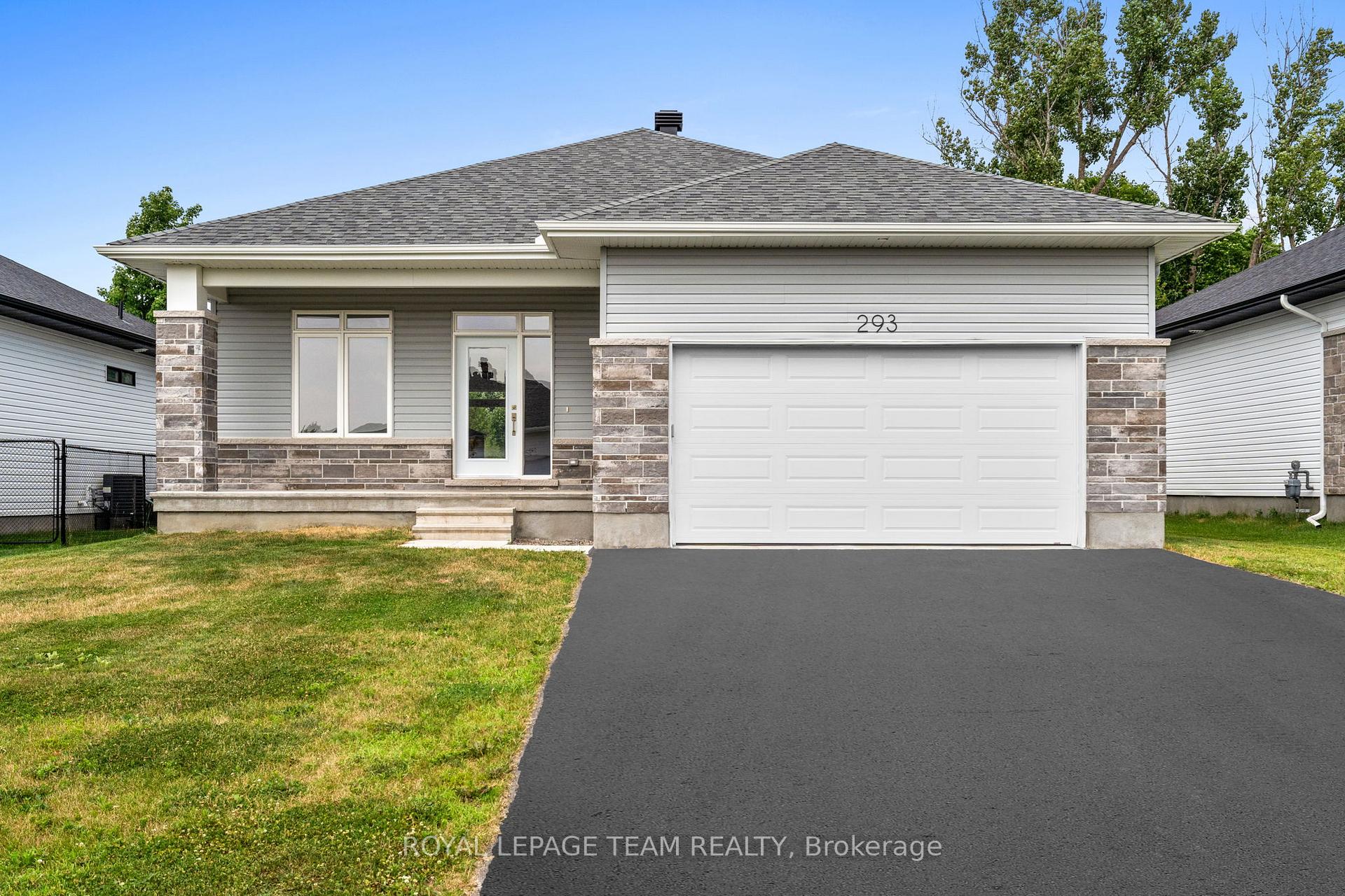 Photo 1 of 293 Wood Avenue, Smiths Falls — HOMEH