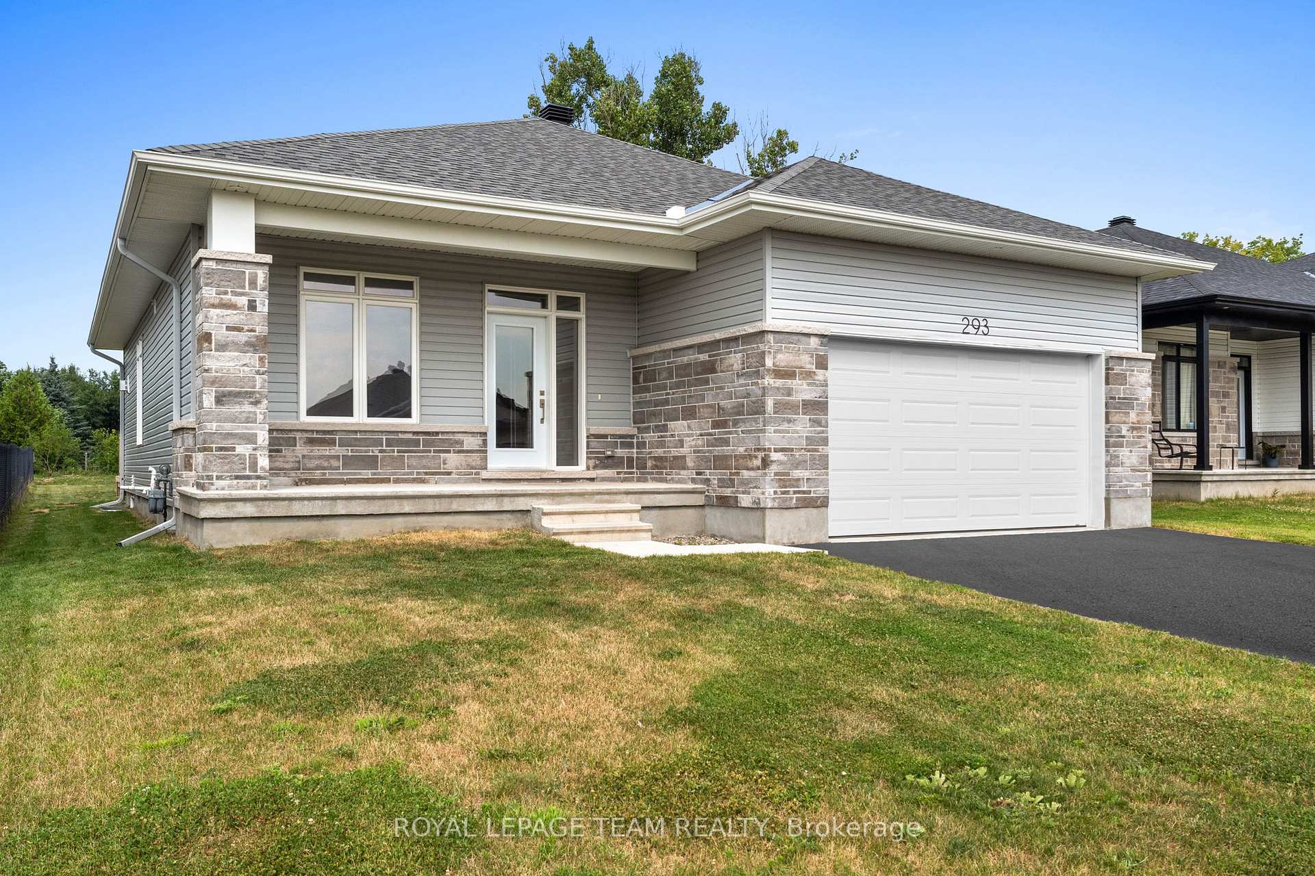 Photo 2 of 293 Wood Avenue, Smiths Falls — HOMEH