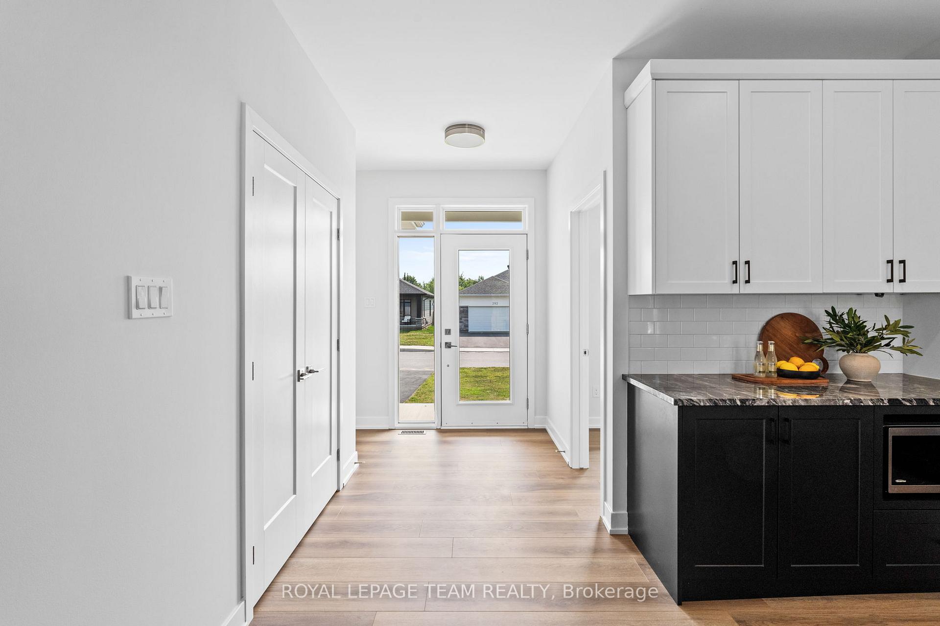Photo 3 of 293 Wood Avenue, Smiths Falls — HOMEH