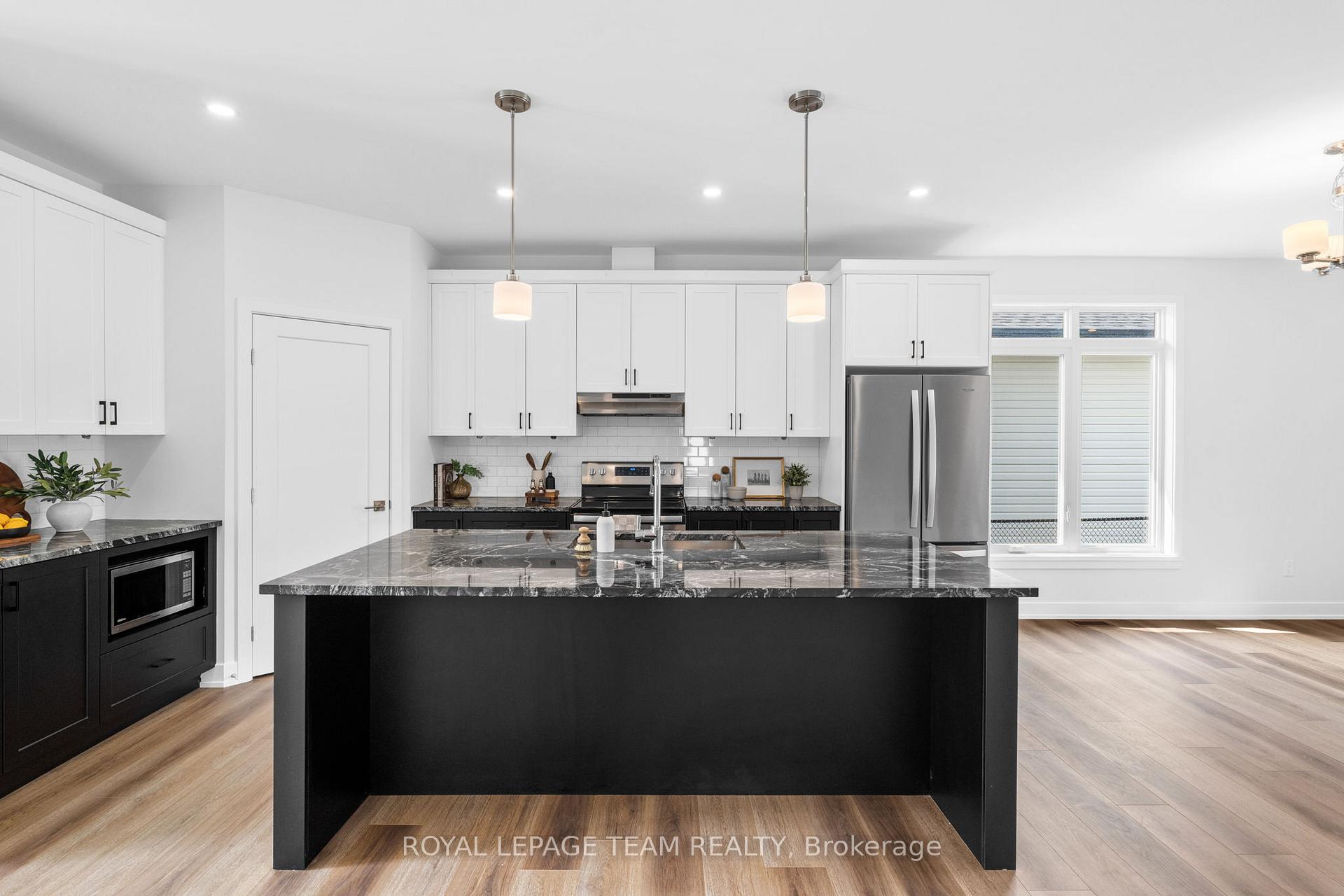 Photo 5 of 293 Wood Avenue, Smiths Falls — HOMEH