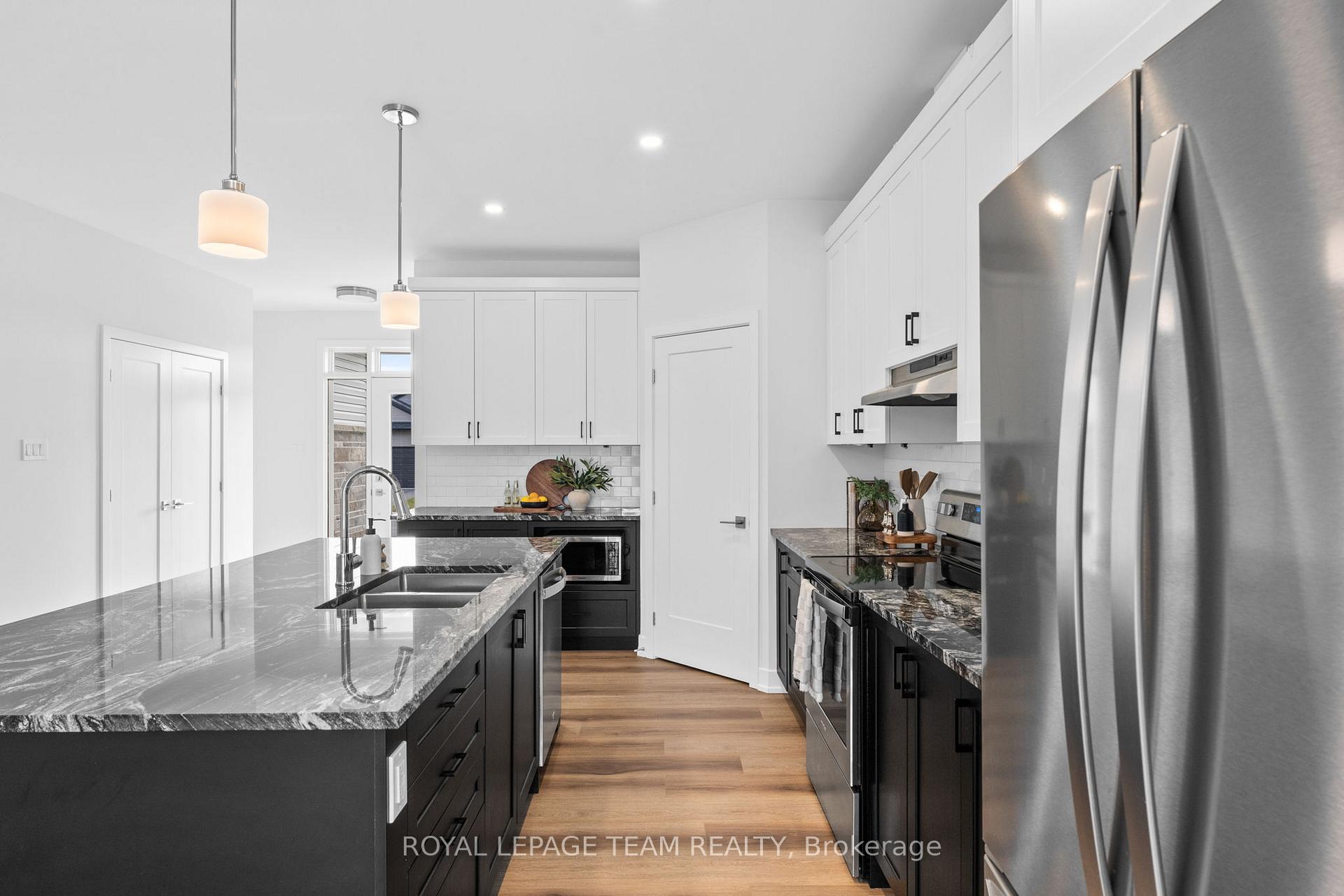 Photo 8 of 293 Wood Avenue, Smiths Falls — HOMEH