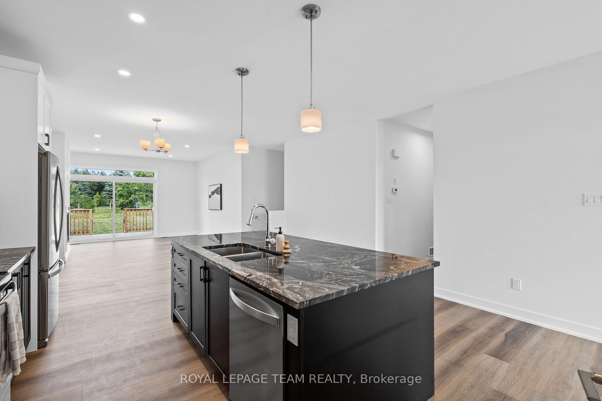 Photo 10 of 293 Wood Avenue, Smiths Falls — HOMEH
