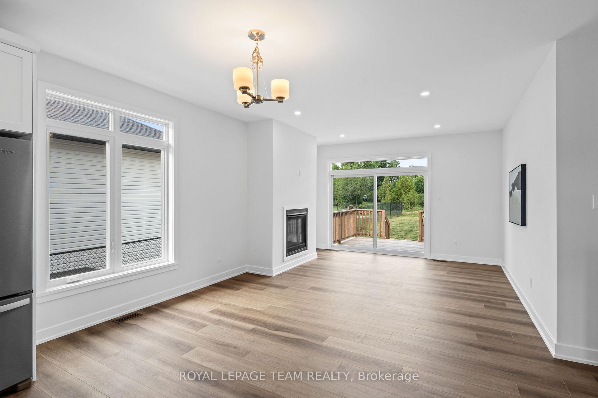 Photo 11 of 293 Wood Avenue, Smiths Falls — HOMEH