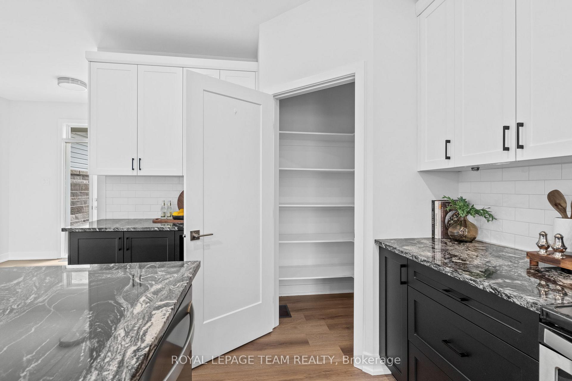 Photo 16 of 293 Wood Avenue, Smiths Falls — HOMEH
