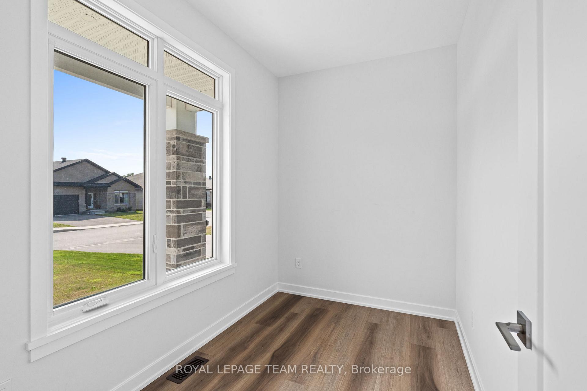 Photo 32 of 293 Wood Avenue, Smiths Falls — HOMEH