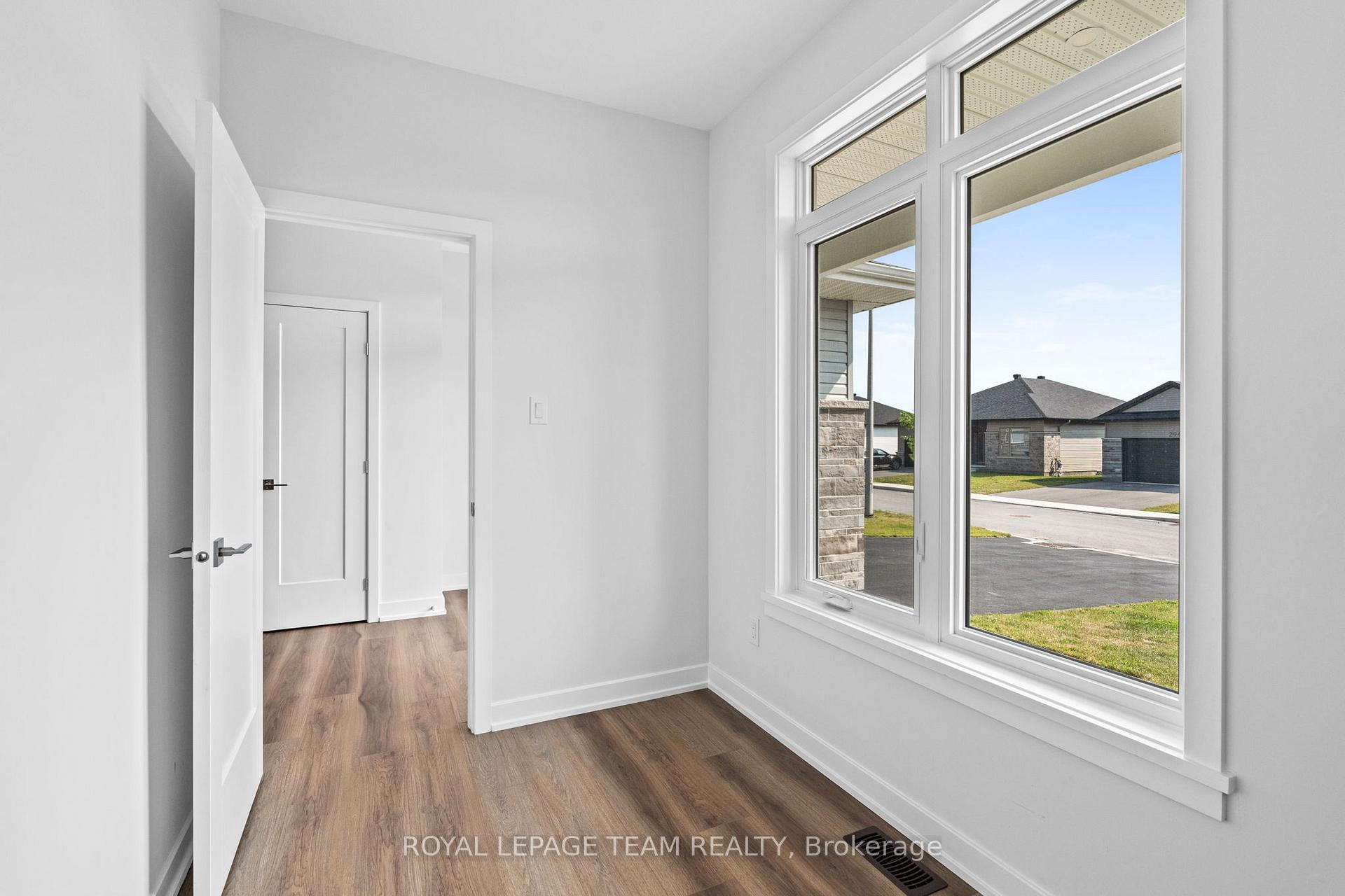 Photo 33 of 293 Wood Avenue, Smiths Falls — HOMEH