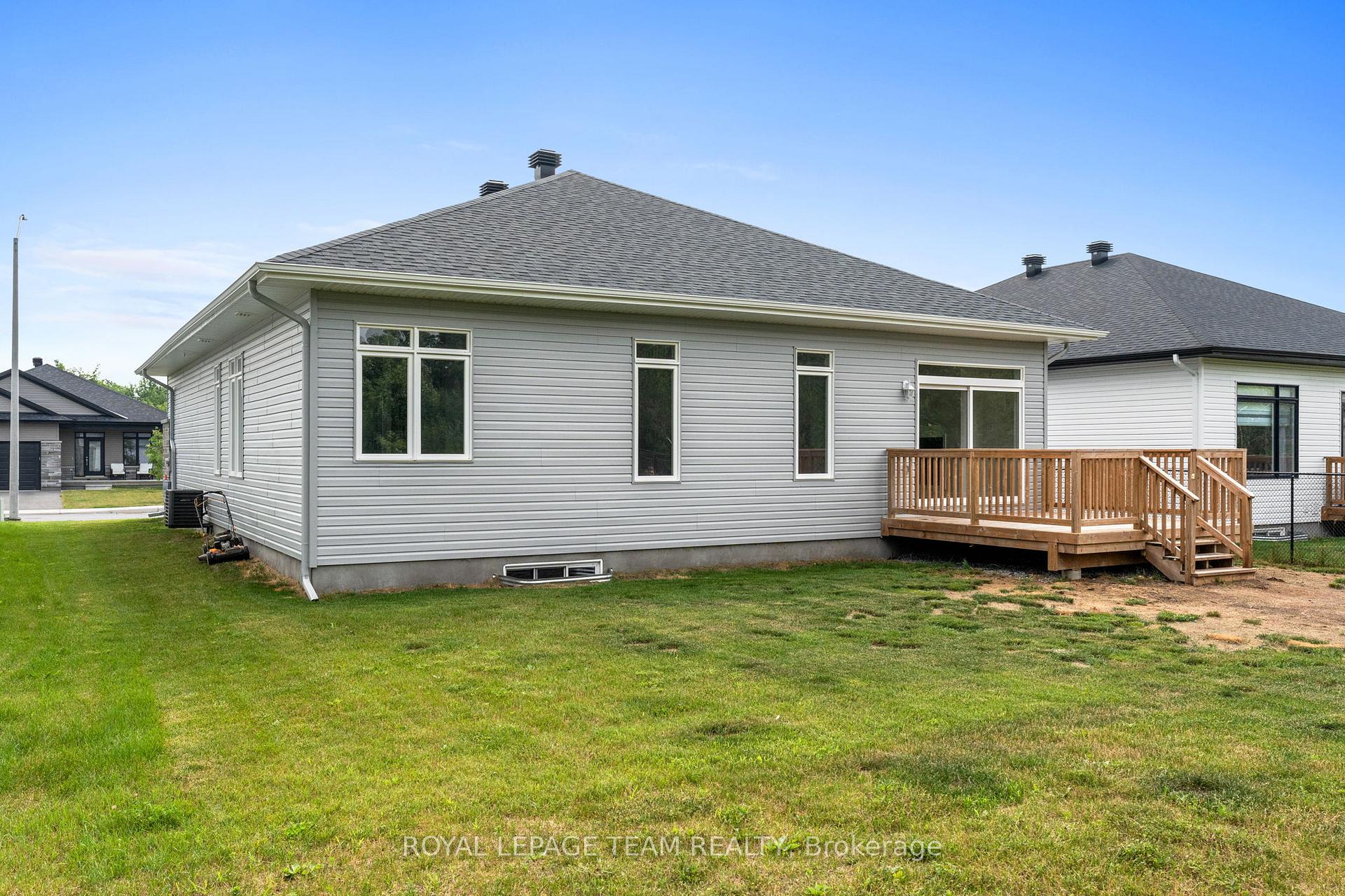 Photo 34 of 293 Wood Avenue, Smiths Falls — HOMEH