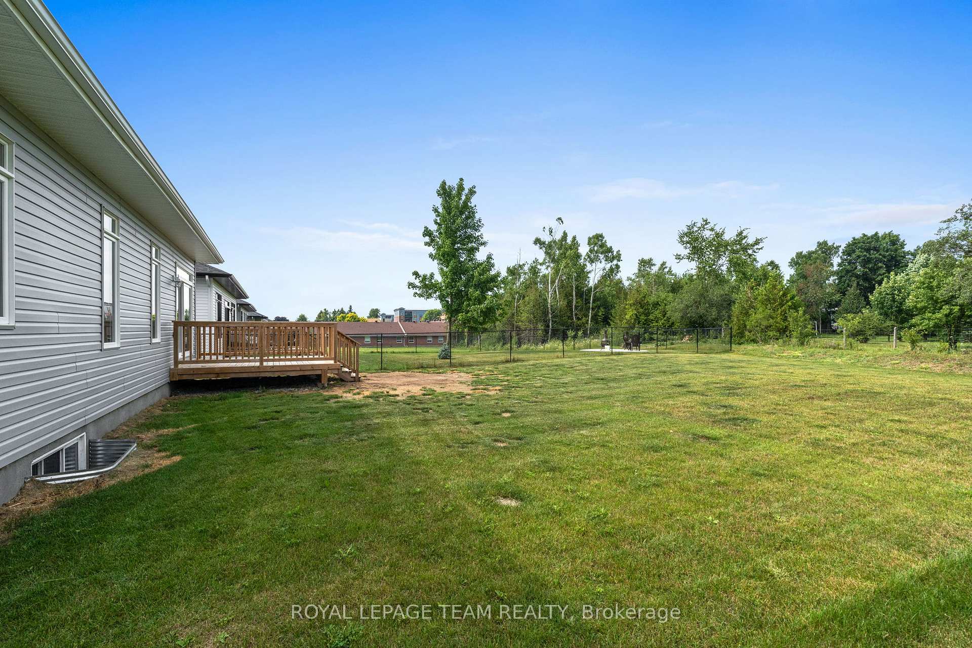 Photo 35 of 293 Wood Avenue, Smiths Falls — HOMEH