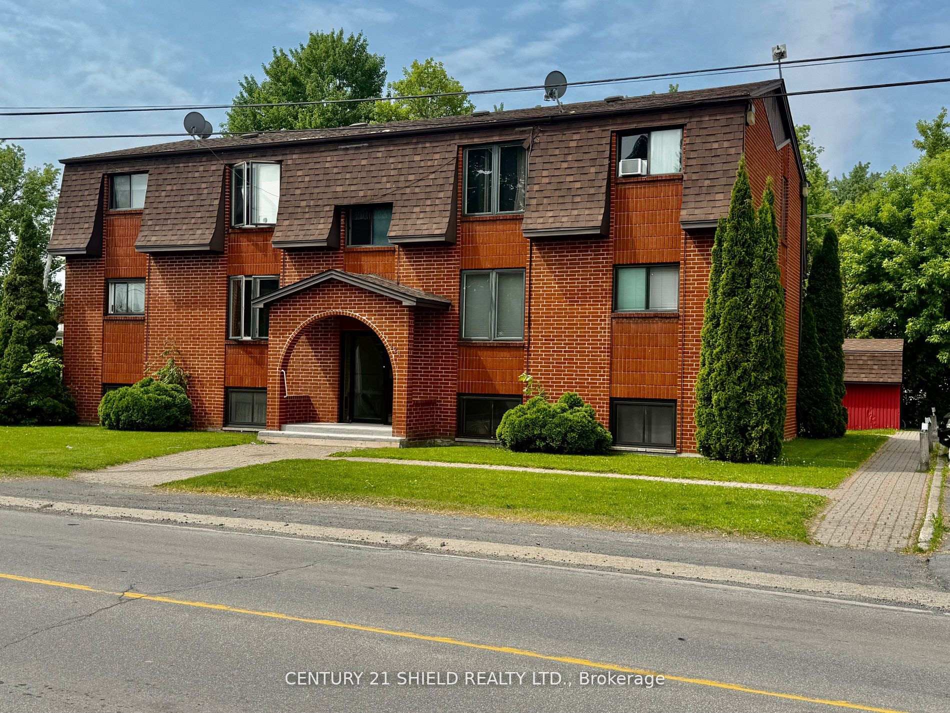 Front of 124 Military Road N