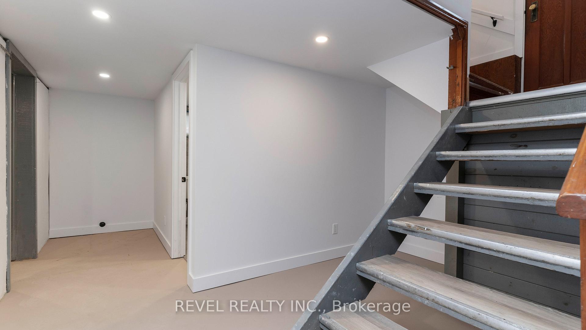 Photo 35 of 15 Victoria Avenue E, South Huron, Stephen — HOMEH