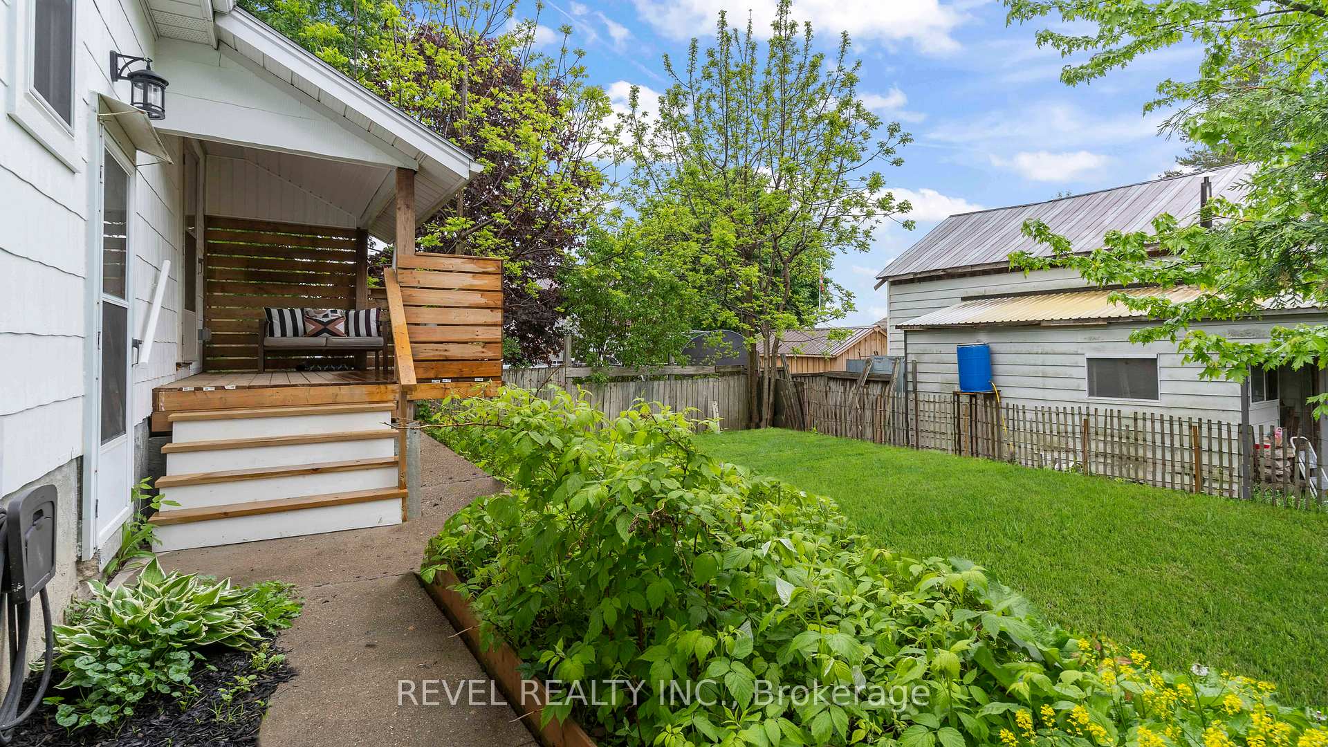 Photo 42 of 15 Victoria Avenue E, South Huron, Stephen — HOMEH