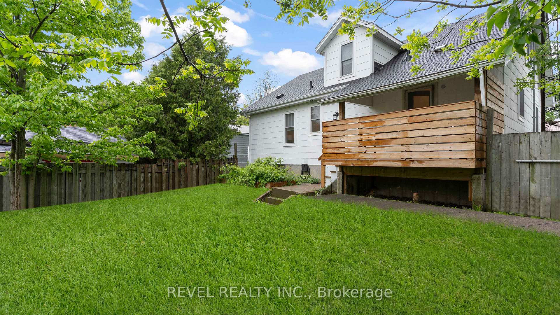 Photo 43 of 15 Victoria Avenue E, South Huron, Stephen — HOMEH