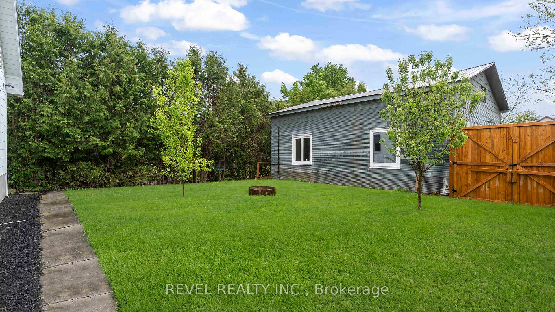 Photo 44 of 15 Victoria Avenue E, South Huron, Stephen — HOMEH