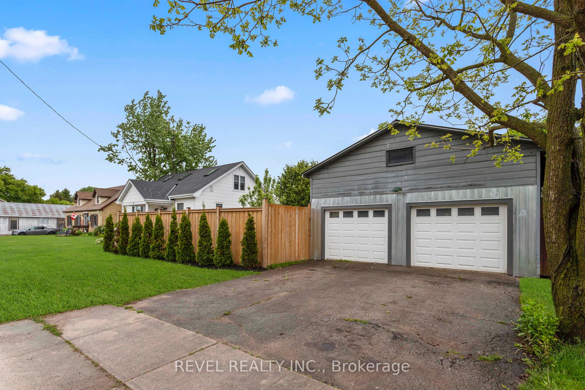Photo 48 of 15 Victoria Avenue E, South Huron, Stephen — HOMEH