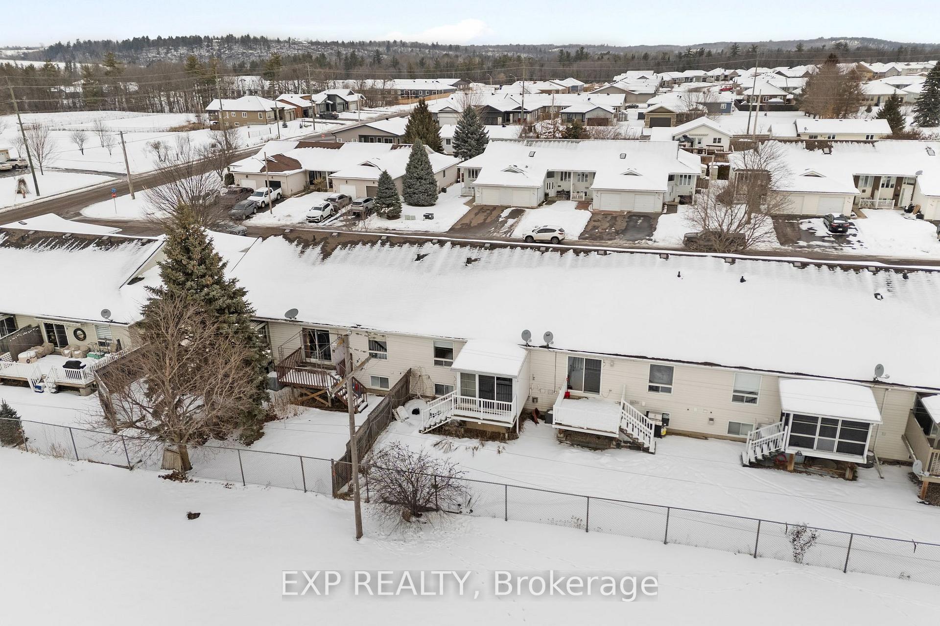 Photo 4 of 432 Mayhew Street, Renfrew — HOMEH