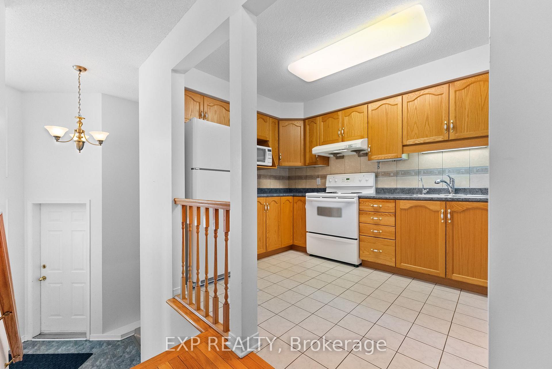 Photo 7 of 432 Mayhew Street, Renfrew — HOMEH