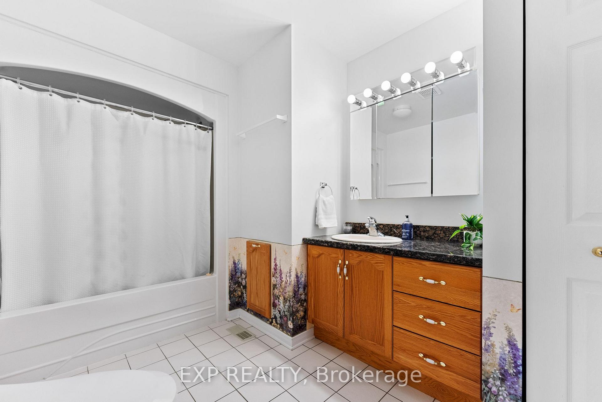 Photo 17 of 432 Mayhew Street, Renfrew — HOMEH