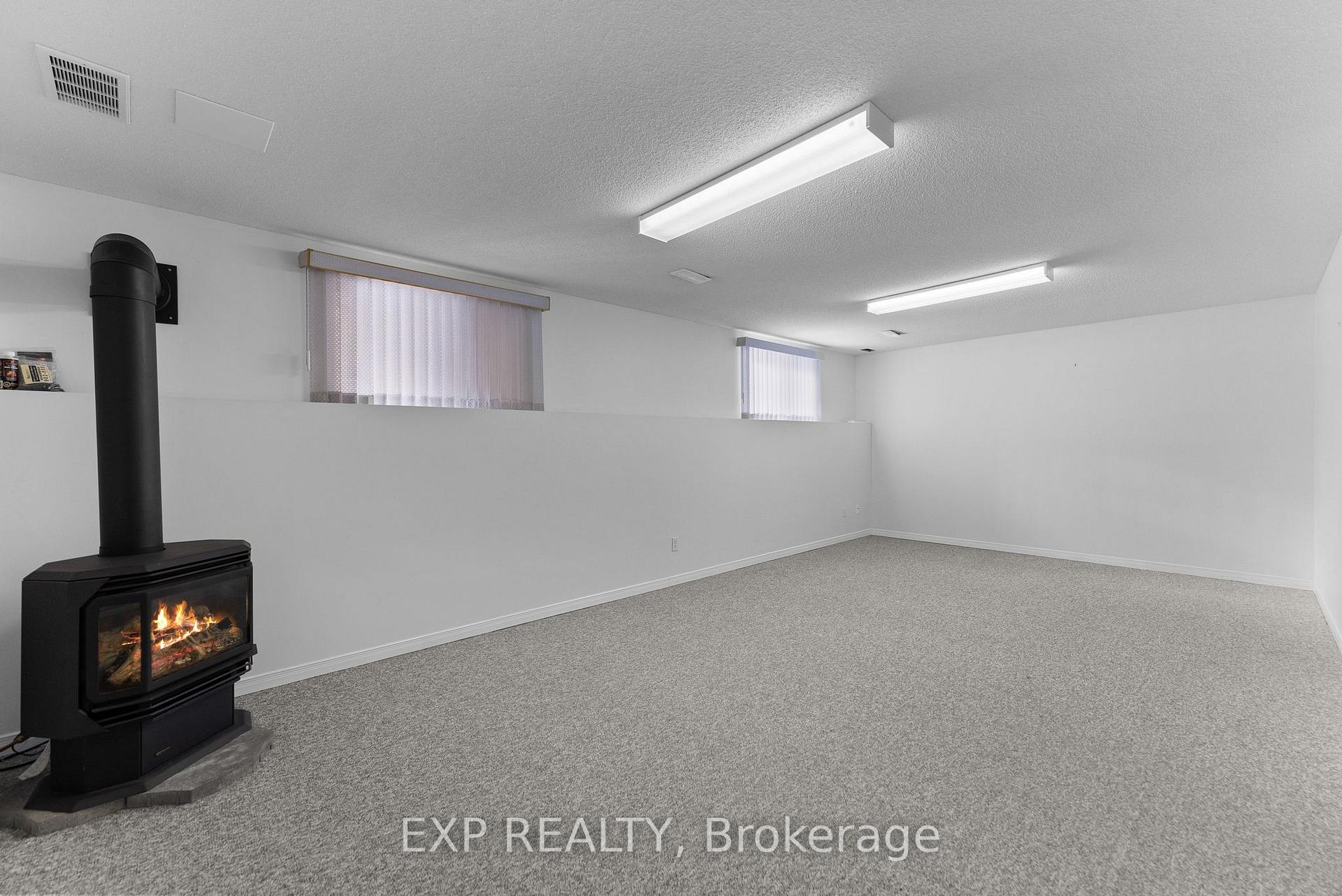 Photo 20 of 432 Mayhew Street, Renfrew — HOMEH