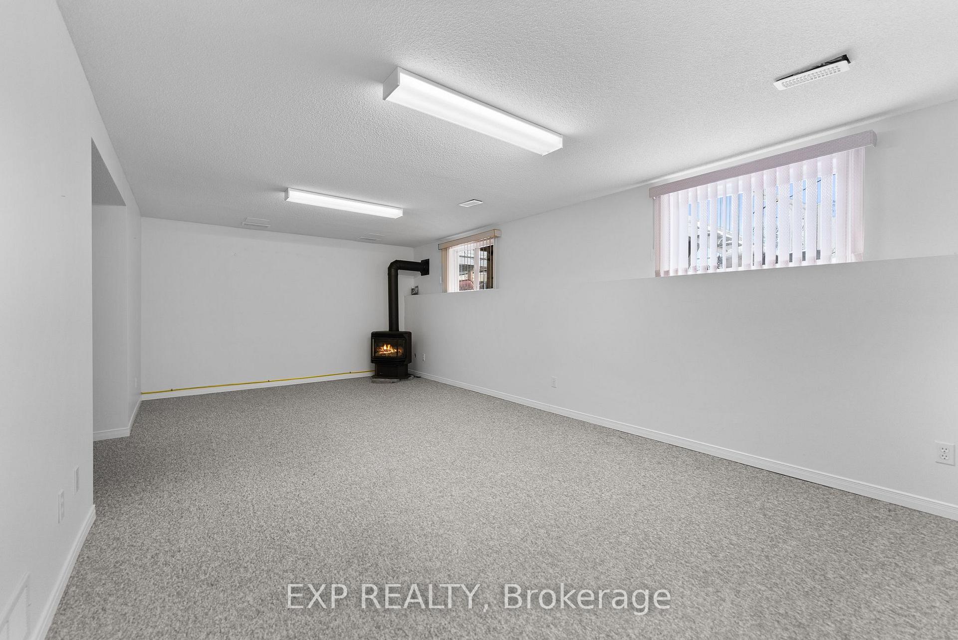 Photo 21 of 432 Mayhew Street, Renfrew — HOMEH