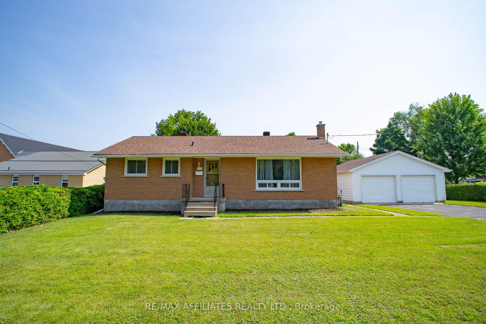 Photo 1 of 195 Isabella Street, Smiths Falls — HOMEH