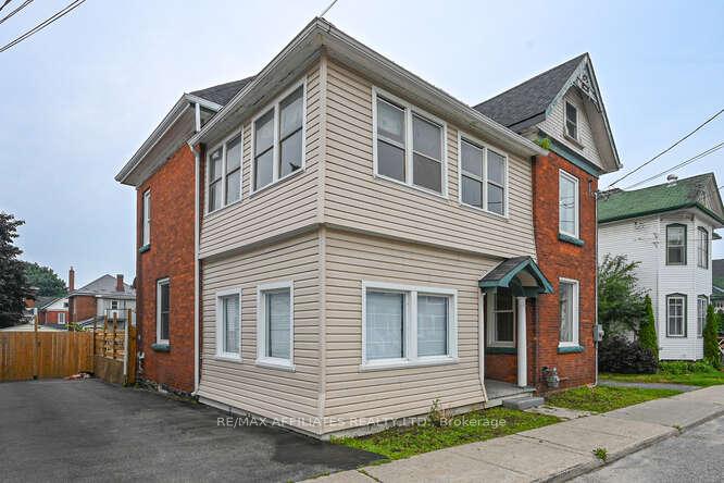 Photo 3 of 28 Kensington Avenue, Smiths Falls — HOMEH