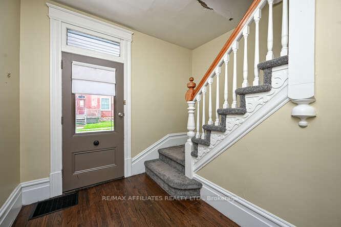 Photo 4 of 28 Kensington Avenue, Smiths Falls — HOMEH